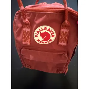Fjallraven Kanken Mini Backpack Red Patterned Straps Small Daypack thumbnail 4