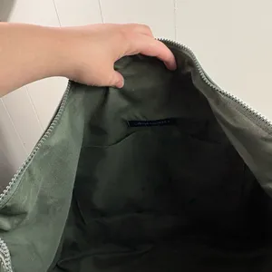 Cynthia Rowley Green Scuba Knit Carryon Convertible Strap Zip Top Overnight Bag thumbnail 9