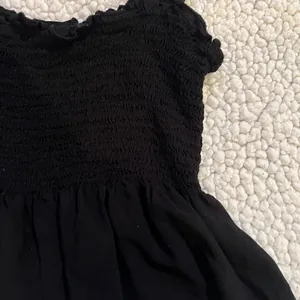 Black ruffle tank top thumbnail 3