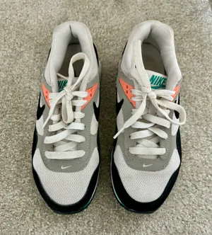 Nike Women’s Air Max Correlate thumbnail 2
