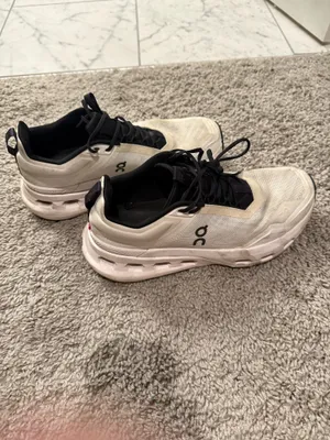 On Cloud Shoes thumbnail 3