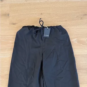 All The Ways Drawstring Pants Louisa Size XS Black thumbnail 2