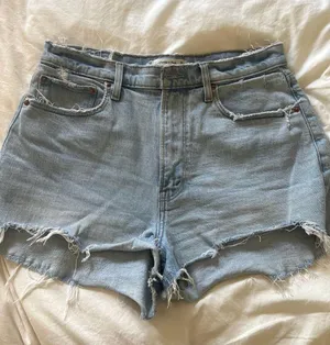 Abercombie and Fitch Curve Love Mom Short High Rise thumbnail 3