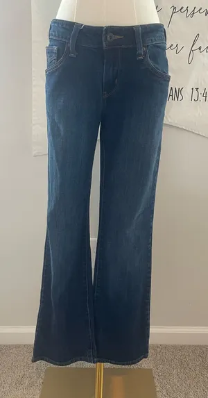 Levi 525 Low Bootcut Women’s Jeans Size 6 thumbnail 1