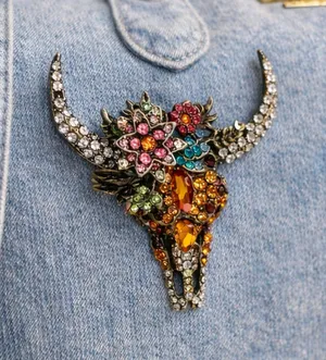 NEW Longhorn Skull Floral Rhinestone Brooch Western Statement Bag Charm Pin NWT thumbnail 1
