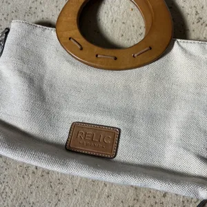Relic Brand Zebra Tropical Leaf Canvas Handbag Wood Handle Crossbody RLH8120‎ thumbnail 6