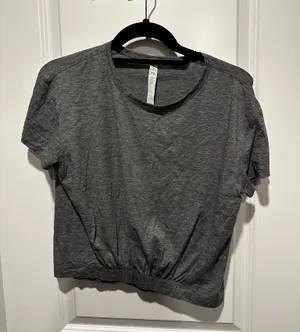 Lululemon Cropped Shirt Short Sleeve thumbnail 1