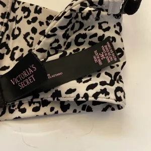Victoria's Secret Leopard Print Bra Size 34C thumbnail 6