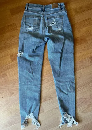 American Eagle Outfitters Mom Jean thumbnail 2
