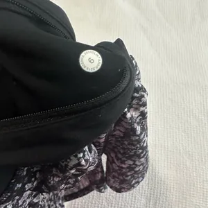   Lululemon floral speed short 2.5 lined   thumbnail 4