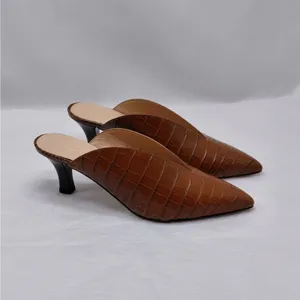 $289 NWT Club Monaco Mule Heels Women's Sz 7 Brown Croc Embossed Pointed Toe thumbnail 2
