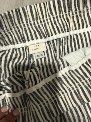 a new day Black and White Striped High-Waist Women's Shorts thumbnail 3