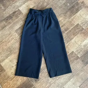 Lululemon Noir Pant Black Dress Pants Elastic waist and tie thumbnail 4