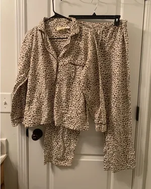 Meg & Lilly Women's Leopard Print 2pc Pajama Pant Set Top & Pants Size Large thumbnail 1