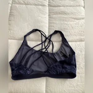 Sports bra thumbnail 2