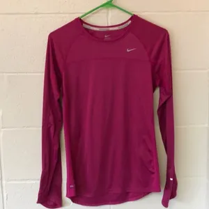 *30off3* NWOT. Nike long sleeve t-shirt thumbnail 3