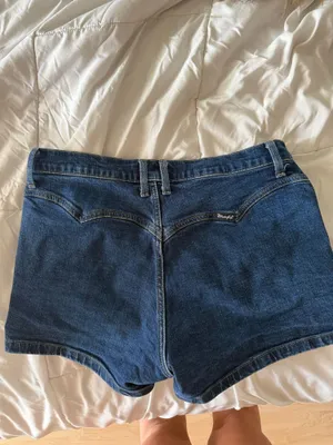 Wrangler Medium Wash Denim Shorts Size 32 thumbnail 2