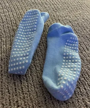 Blue ombre ankle socks with grip #yoga #gym thumbnail 1