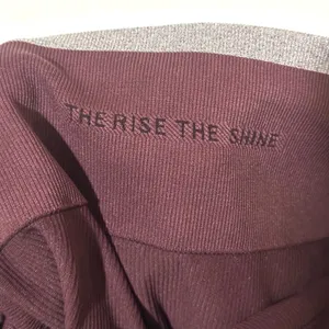 NWOT Vuori‎ Helix Seamless Legging in a burgundy color Small thumbnail 6