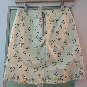Urban Outfitters Cream Floral Mini Skirt thumbnail 2