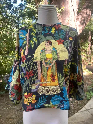 Karma brand Frida Kahlo boxy cotton top parrots tropical print Size Small thumbnail 1