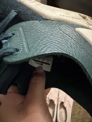 Green Nike shoes thumbnail 2