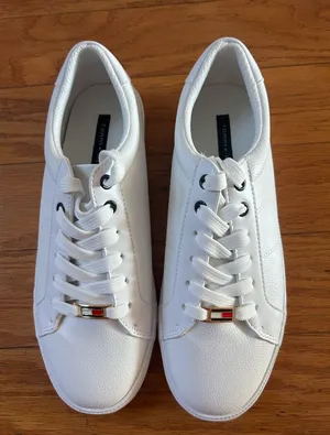 Tommy Hilfiger Women’s Sneakers size 7.5 thumbnail 1