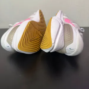 Nike Air Zoom Vomero‎ 16 Womens Size 8 White Pink Running Shoes Athleisure thumbnail 13