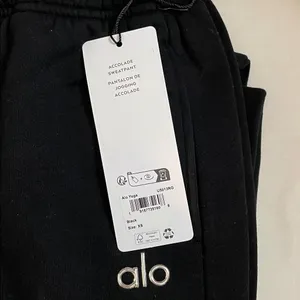 Alo Yoga NWT Accolade Sweatpants Cool Chrome Logo Black, Pockets XS thumbnail 8