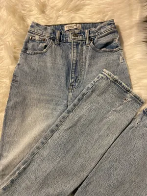 Abercrombie The 90s Straight Ultra High-Rise Curve Love Jeans thumbnail 1