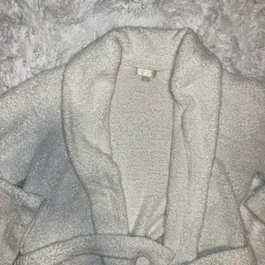Barefoot Dreams Ivory / White Size 1 Chic Cozy Robe with Strap thumbnail 2