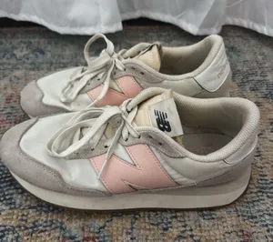 New Balance Shoes Women’s thumbnail 1