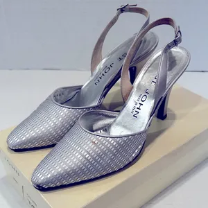 St. John Slingback Pointy Toe Pumps Women's 7.5B Silver Leather Strap‎ Vintage thumbnail 1