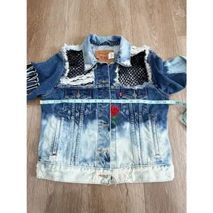 Levi’s Custom Distressed Denim Jacket Rose Patch Bleach Wash Women’s Small thumbnail 14