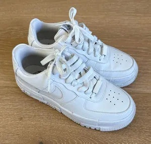 Nike Air Force 1 Sneakers Size US5 Womens White thumbnail 1