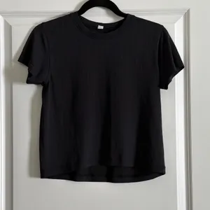 Lululemon Black Train to Be Short Sleeve Relaxed Fit Mesh Shirt Size 4 thumbnail 4