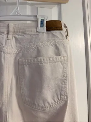 American Eagle Classic High-Rise Straight Jeans in Off-White Size: 6 Regular thumbnail 3