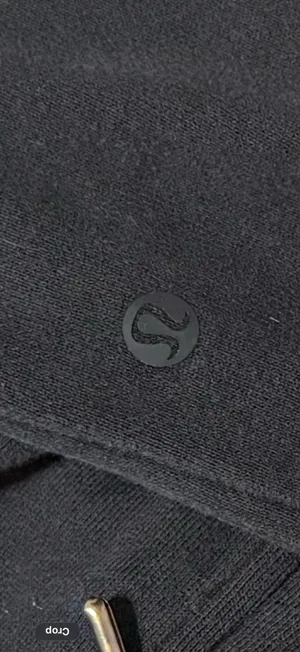 Lululemon black sweatpants / joggers with drawstring waist and tapered fit #athleisure #yoga thumbnail 3