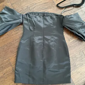 Petal & Pup Nisha Black Off-Shoulder Mini Dress size 8 thumbnail 6