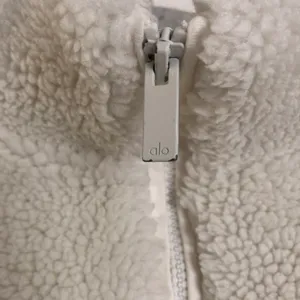 Alo Foxy Sherpa Jacket Ivory S thumbnail 3