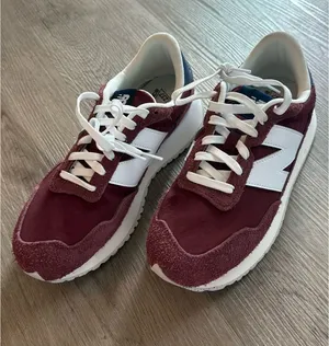 New Balance Sneakers Women’s thumbnail 1