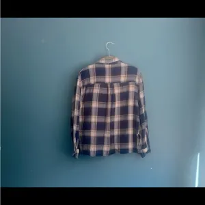 Aerie navy blue‎ and tan plaid button down shirt woman’s XS thumbnail 2