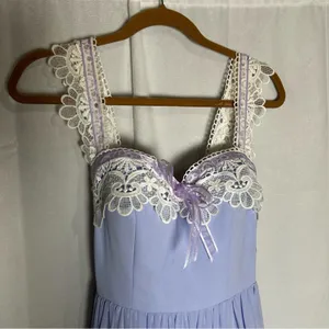 Azazie Light Purple & White Lace‎ Trim Sweetheart Neckline Bridesmaid Midi Dress thumbnail 3