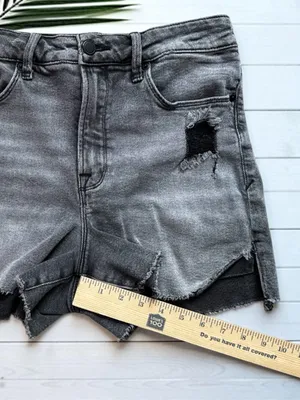 Good American Good Curve Distressed Denim Shorts Gray Wash Size 6 / 28 - Baddie thumbnail 6