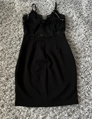 Windsor Black Lace Mini Dress Size Xs thumbnail 3
