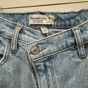 Abercrombie & Fitch Curve Love Ultra High Rise 90s Straight Jean Size 26 2L NWOT thumbnail 8