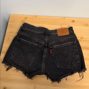 Levi's 501 24 Waist Women's Teen Girl Black Distressed Button Fly Denim Shorts thumbnail 9
