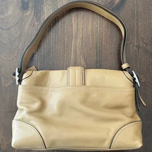 Vintage Coach F11196 Soho Shoulder Bag Tan Leather Buckle Flap Bag Y2K Luxury thumbnail 7