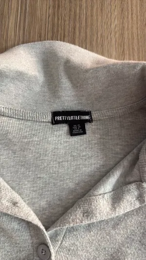 Pretty Little Thing button down sweater thumbnail 2