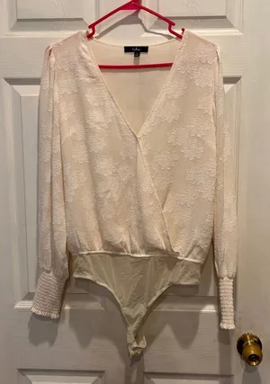 Lulus Womens Bodysuit Size L Long Sleeve Floral‎ Textured Surplice Bridal Shower thumbnail 1